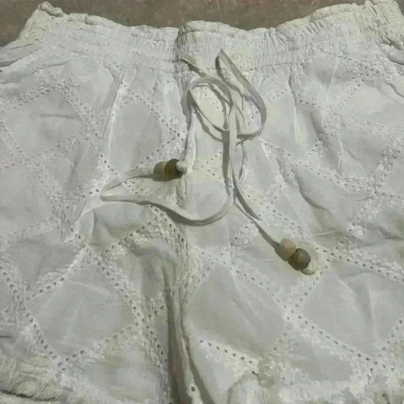 Heartloom white shorts with pockets - Picture 4 of 5